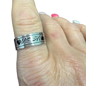 Avon Sterling Silver Thumb Ring with Black detailing size large NIB vintage 1999